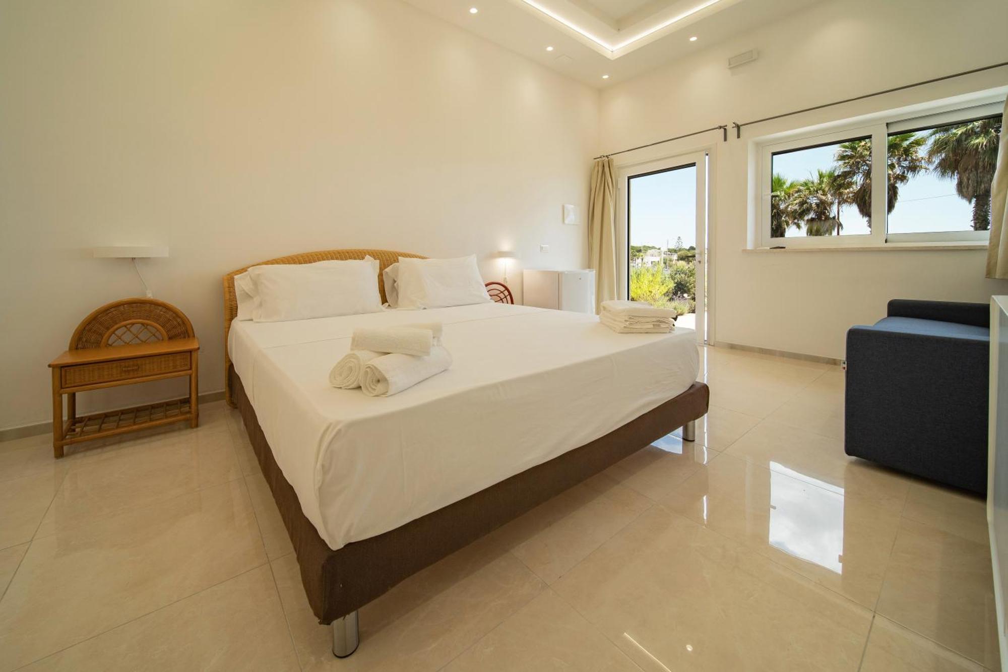 Jonium Hotel - Amazing Sea View And Swimming Pool Pulsano Exterior photo