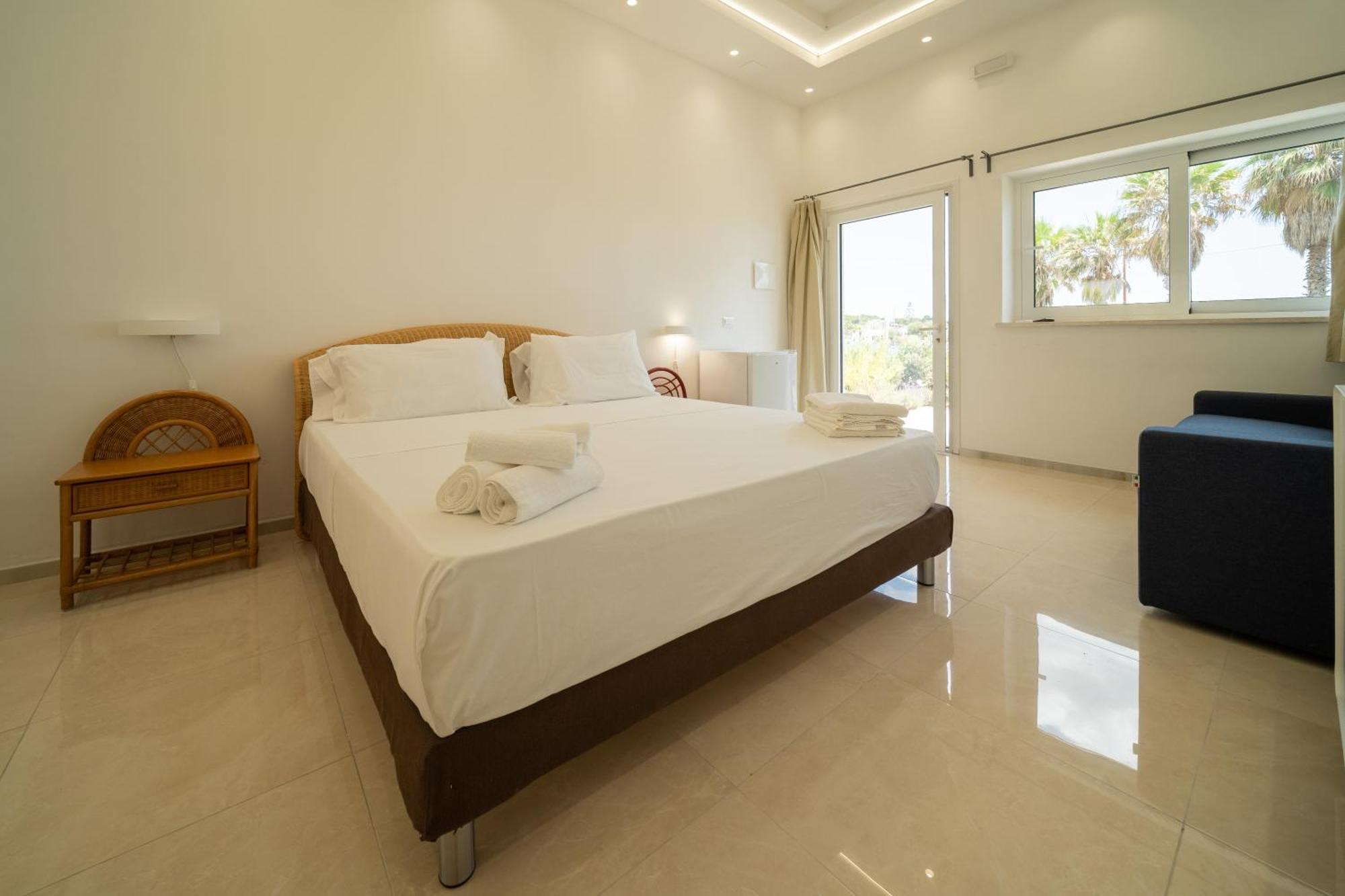 Jonium Hotel - Amazing Sea View And Swimming Pool Pulsano Exterior photo