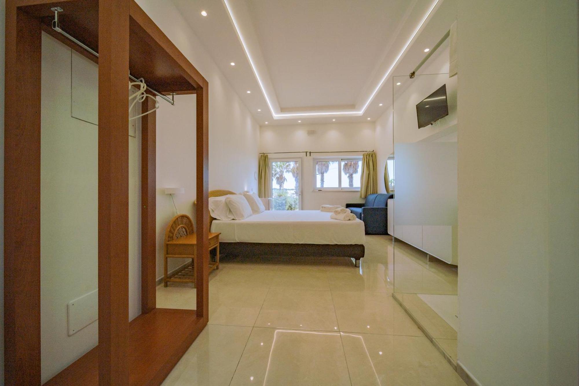 Jonium Hotel - Amazing Sea View And Swimming Pool Pulsano Exterior photo